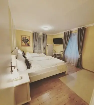 Üç Kişilik Oda