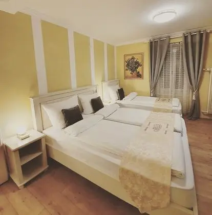 Üç Kişilik Oda