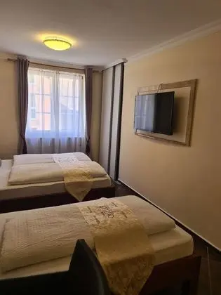 Üç Kişilik Oda