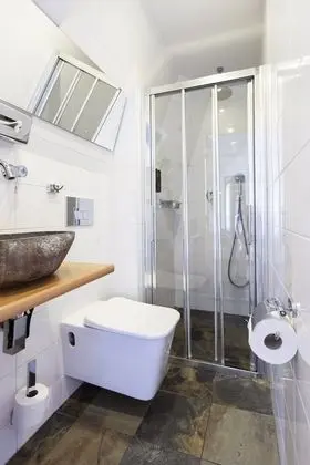 Tek Büyük Yataklı Oda, Özel Banyo, Kanal Manzaralı