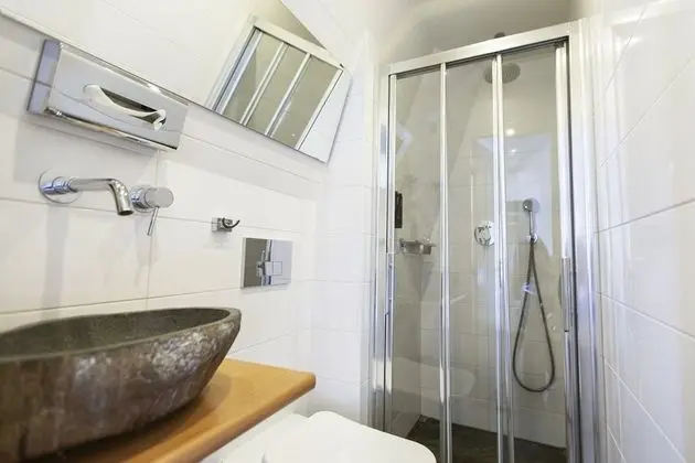 Tek Büyük Yataklı Oda, Özel Banyo, Kanal Manzaralı