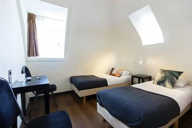 Basic Oda, 2 Tek Kişilik Yatak, Ortak Banyo