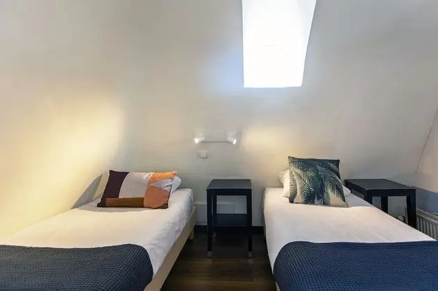 Basic Oda, 2 Tek Kişilik Yatak, Ortak Banyo
