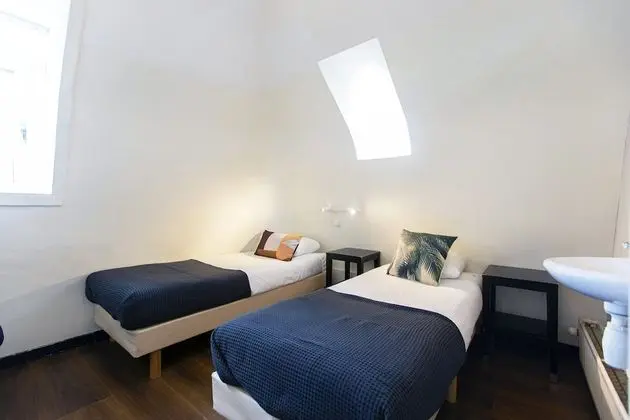 Basic Oda, 2 Tek Kişilik Yatak, Ortak Banyo