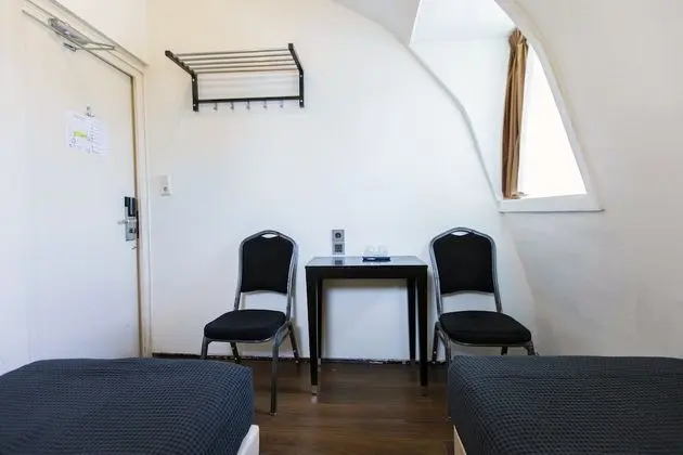 Basic Oda, 2 Tek Kişilik Yatak, Ortak Banyo