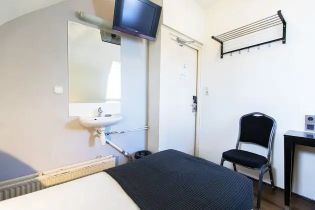 Basic Oda, 2 Tek Kişilik Yatak, Ortak Banyo