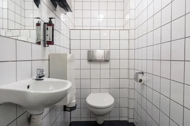 Basic Oda, 2 Tek Kişilik Yatak, Ortak Banyo