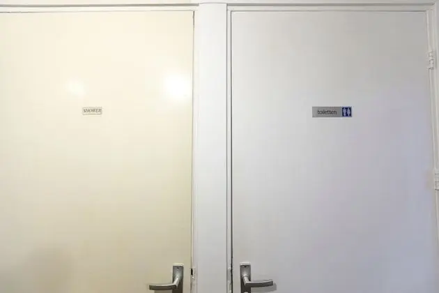 Basic Oda, 2 Tek Kişilik Yatak, Ortak Banyo