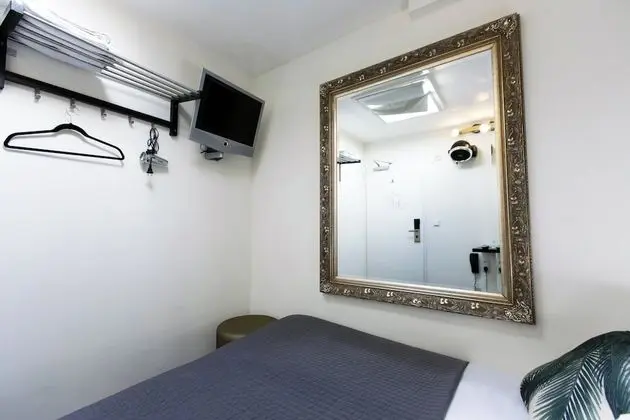 Basic Oda, 2 Tek Kişilik Yatak, Ortak Banyo