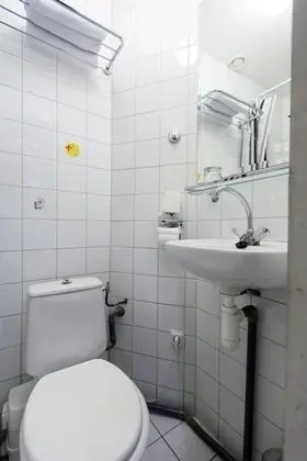 Basic Oda, 2 Tek Kişilik Yatak, Ortak Banyo