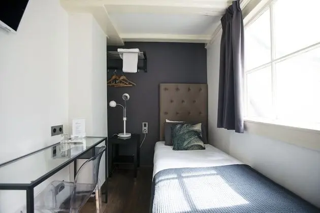 Tek Kişilik Oda, 1 Tek Kişilik Yatak, Ortak Banyo