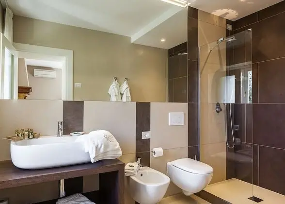 Superior Tek Büyük Yataklı Oda, Göl Manzaralı (Garden)