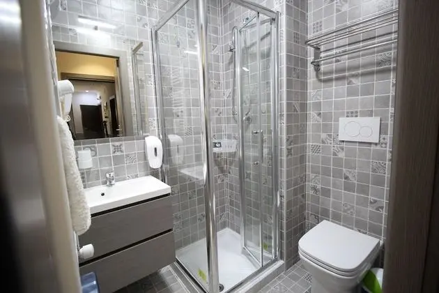 Comfort Tek Büyük Yataklı Oda (102)