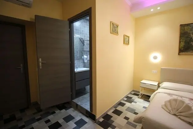 Comfort Tek Büyük Yataklı Oda (103)