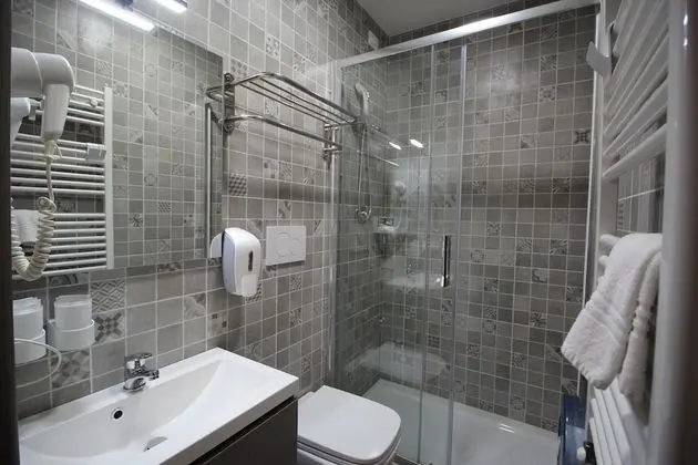 Comfort Tek Büyük Yataklı Oda (103)