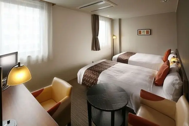 İki Ayrı Yataklı Oda, Sigara İçilmez