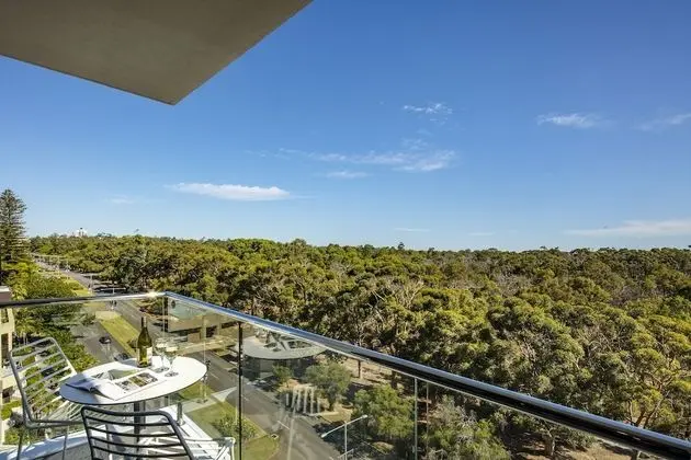 Executive Stüdyo, Balkon