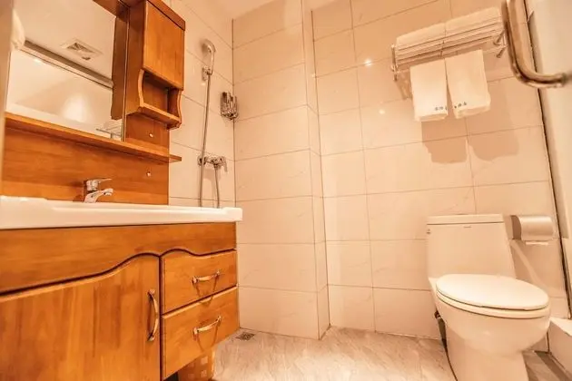 Büyük Yataklı Tek Kişilik Oda