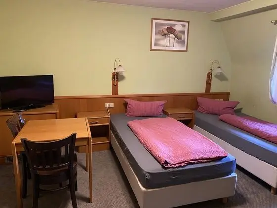 Üç Kişilik Oda