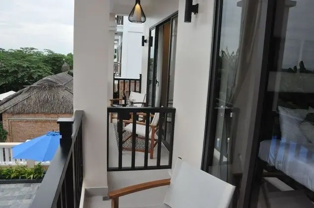 Family Oda, Balkon, Nehir Manzaralı (Connecting)