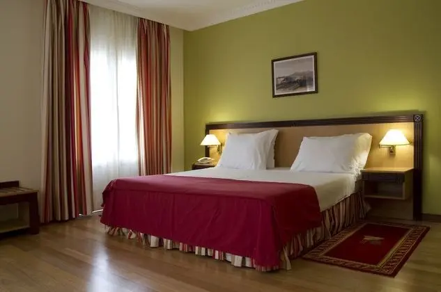 Tek Büyük veya İki Ayrı Yataklı Oda, Bahçe Manzaralı