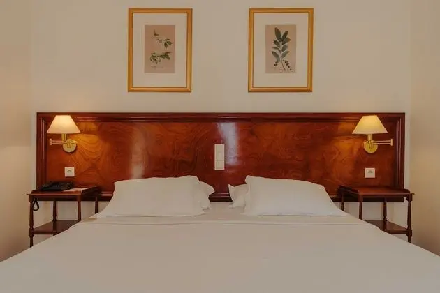 Deluxe Tek Büyük Yataklı Oda, Balkon, Bahçe Manzaralı