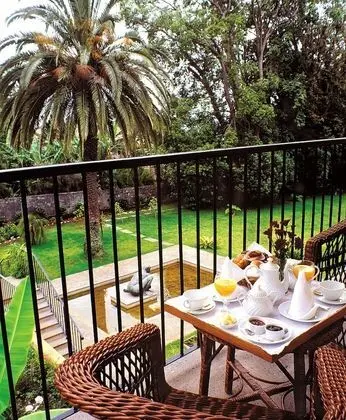 Deluxe Tek Büyük Yataklı Oda, Balkon, Bahçe Manzaralı