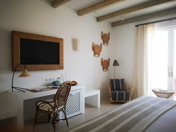 Tek Büyük Yataklı Oda, Havuz Manzaralı