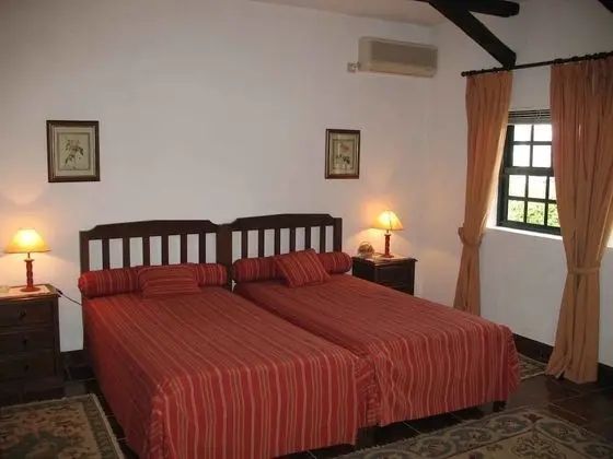 Tek Büyük veya İki Ayrı Yataklı Oda, Dağ Manzaralı