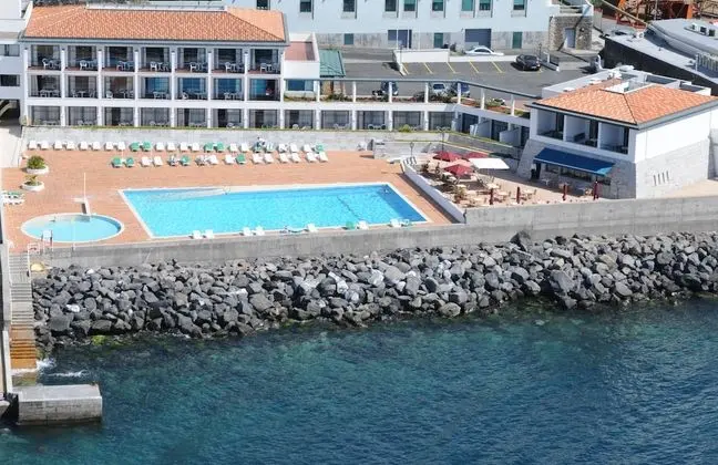 Junior Tek Büyük veya İki Ayrı Yataklı Oda