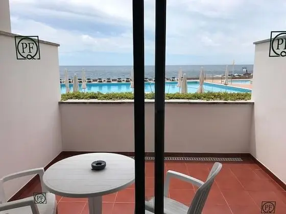 Standard Tek Büyük Yataklı Oda, Teras, Havuz Kenarı