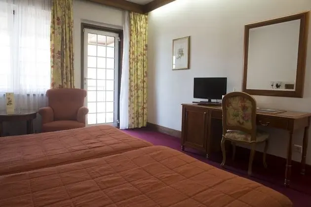 Superior Tek Büyük Yataklı Oda, Balkon, Kısmi Deniz Manzaralı