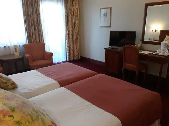Superior Tek Büyük Yataklı Oda, Balkon, Kısmi Deniz Manzaralı