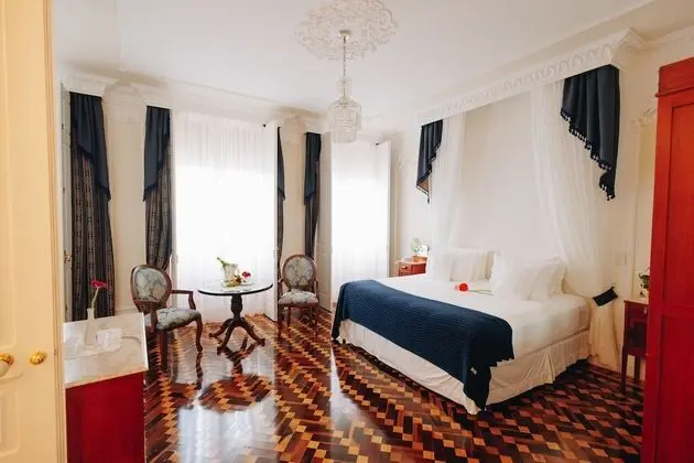 Royal Tek Büyük Yataklı Oda