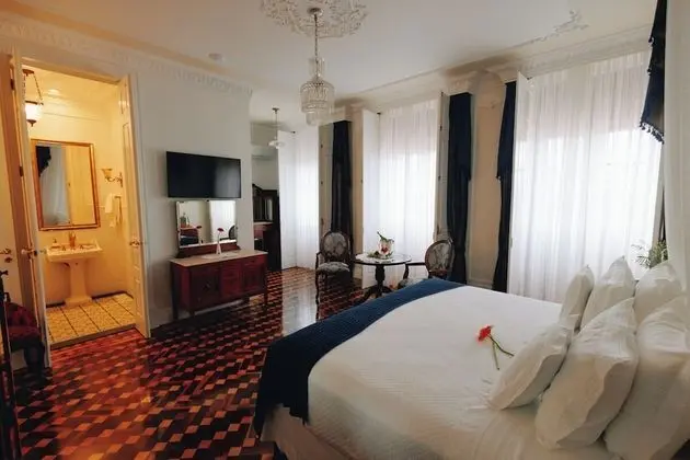 Royal Tek Büyük Yataklı Oda
