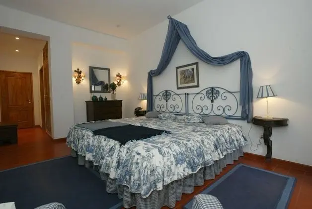 Tek Büyük veya İki Ayrı Yataklı Oda (Blue)