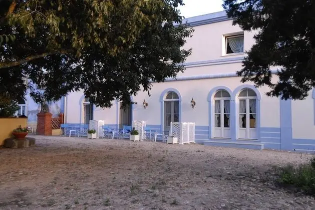 Tek Büyük veya İki Ayrı Yataklı Oda (Yellow)