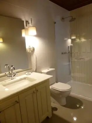 Traditional Tek Büyük Yataklı Oda