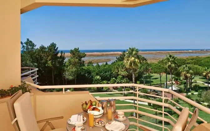 Tek Büyük veya İki Ayrı Yataklı Oda, Deniz Manzaralı (Lagoon Side)