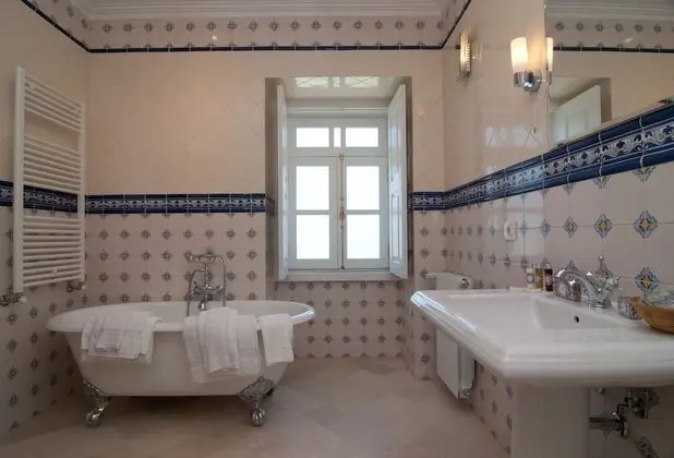 Tek Büyük Yataklı Oda, Havuz Manzaralı