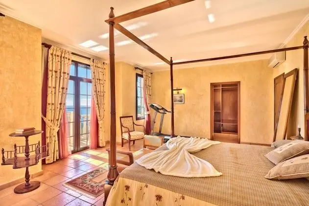 Villa, 5 Yatak Odası, Kişiye Özel Havuzlu, Deniz Manzaralı