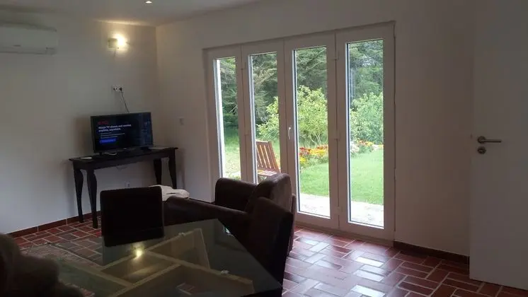 Apartment, 2 bedrooms, terrace, private garden