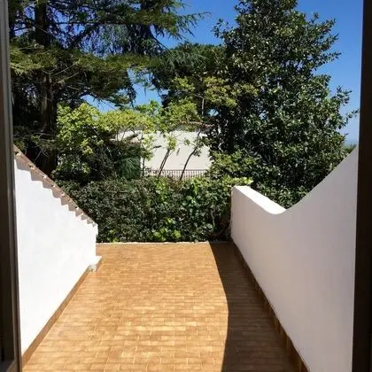 Üç Kişilik Oda, Balkon, Bahçe Manzaralı