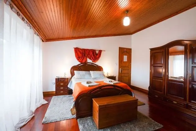 Traditional Süit, Dağ Manzaralı, Bahçeli