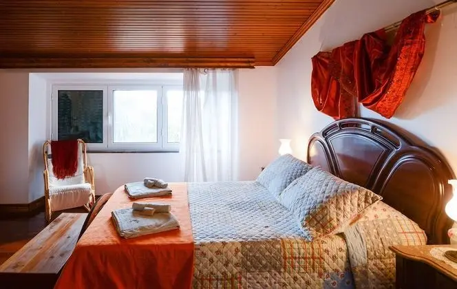 Traditional Süit, Dağ Manzaralı, Bahçeli