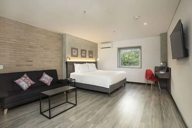 Premium Tek Büyük Yataklı Oda