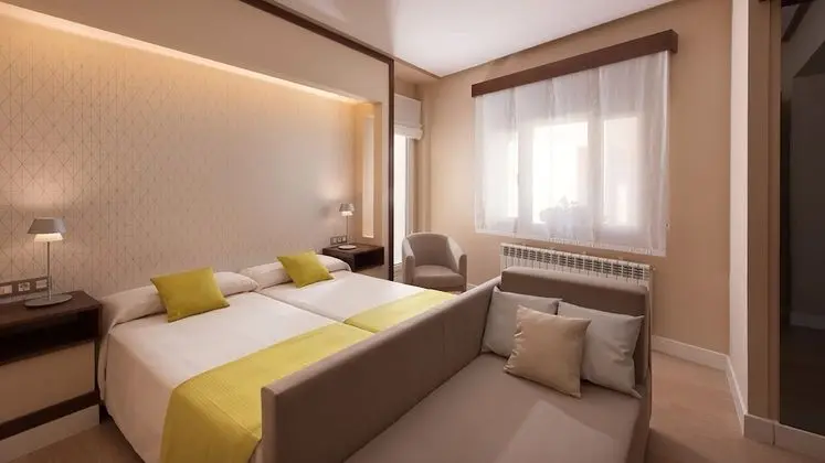 Deluxe Üç Kişilik Oda, Birden Çok Yatak