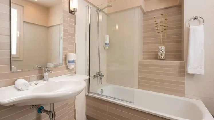 Deluxe Üç Kişilik Oda, Birden Çok Yatak