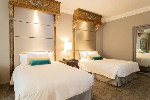 Master Suite Two Beds