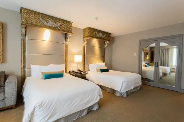 Master Suite Two Beds